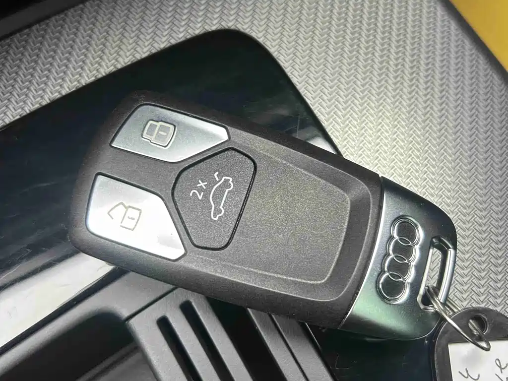 Audi Q5L 2023 40T luxury and dynamic model купить на сайте DeffCars