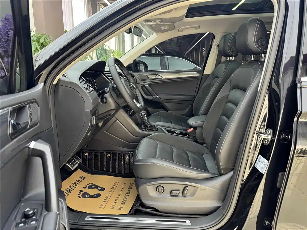 Tiguan L 2021 330TSI automatic two-wheel drive R-Line version купить на сайте DeffCars