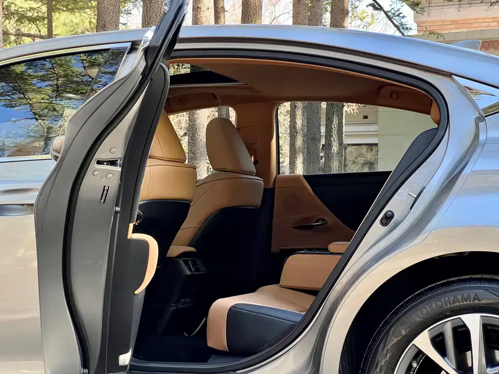 Lexus ES 2024 200 Premium Edition купить на сайте DeffCars