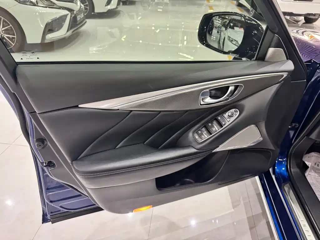 Infiniti Q50L 2018 2.0T Premium Edition National VI купить на сайте DeffCars