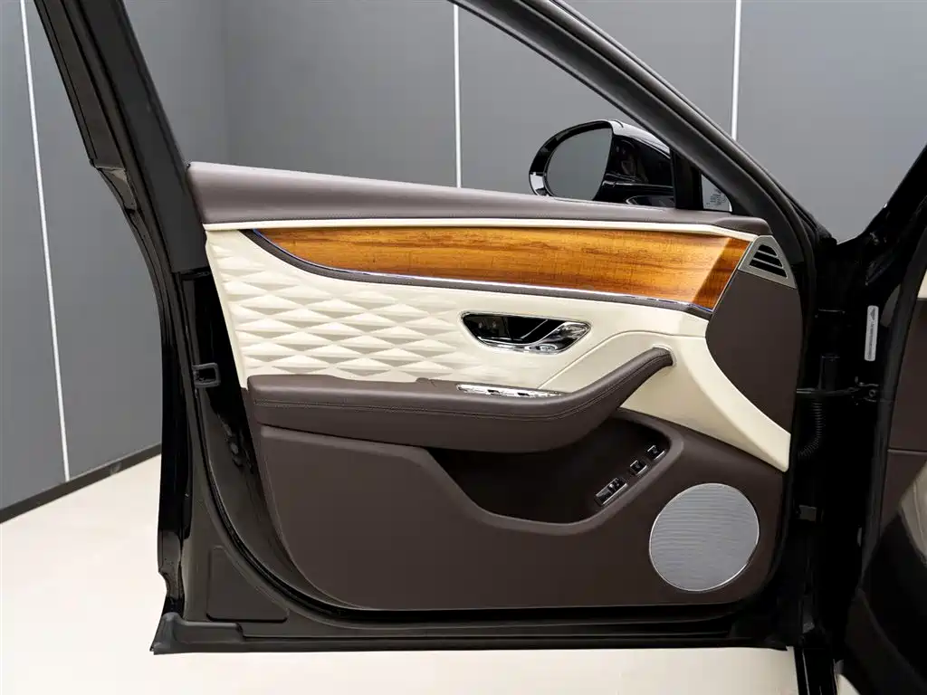 Flying Spur plug-in hybrid 2022 2.9T V6 Hybrid купить на сайте DeffCars