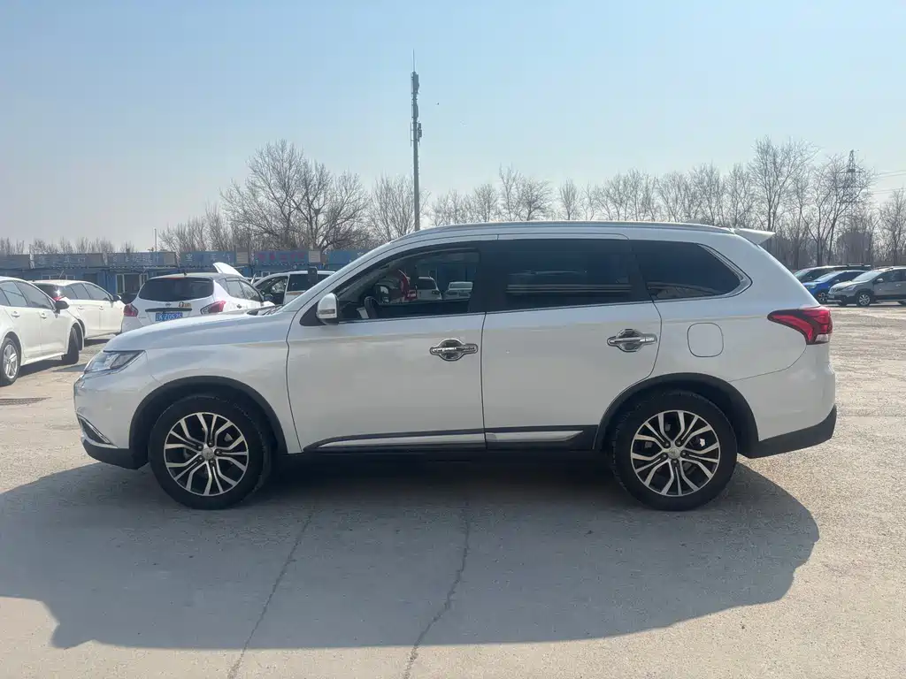 Outlander 2016 2.4L four-wheel drive elite version 5 seats купить на сайте DeffCars
