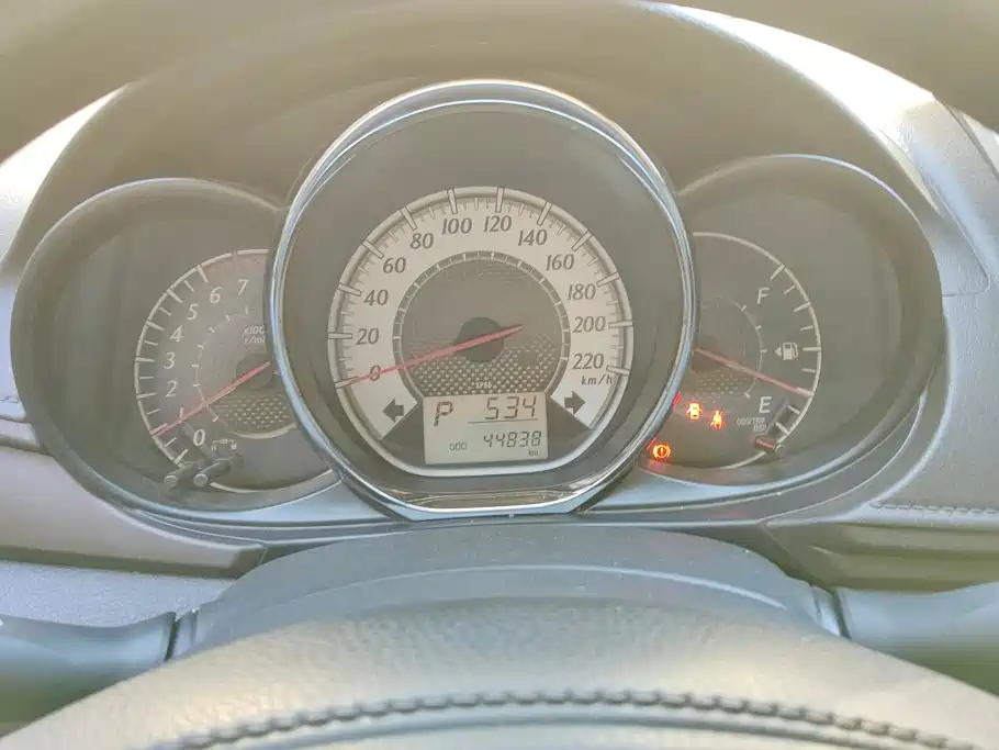 YARiS L 2015 1.5G automatic sunroof special edition купить на сайте DeffCars
