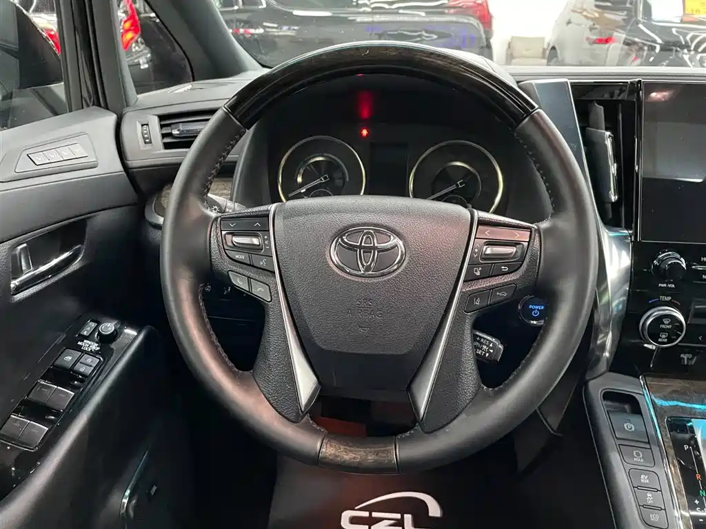 Wilfa 2021 Crown Dual Engine 2.5L HV Premium Edition купить на сайте DeffCars