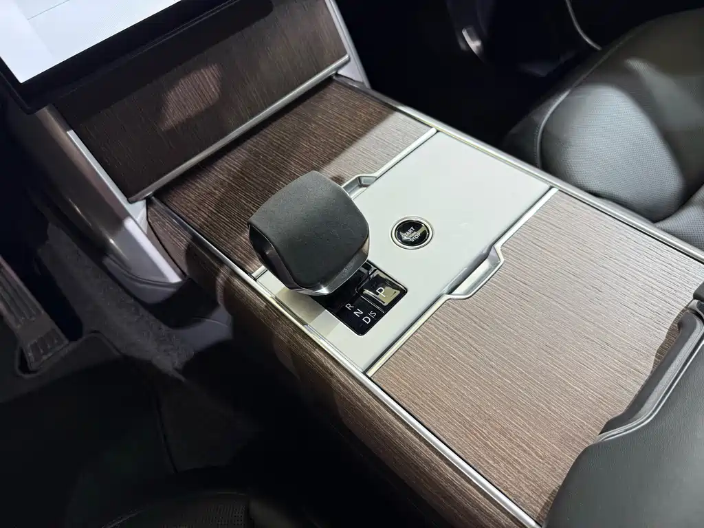 Range Rover 2024 3.0 L6 400PS Extended Edition купить на сайте DeffCars