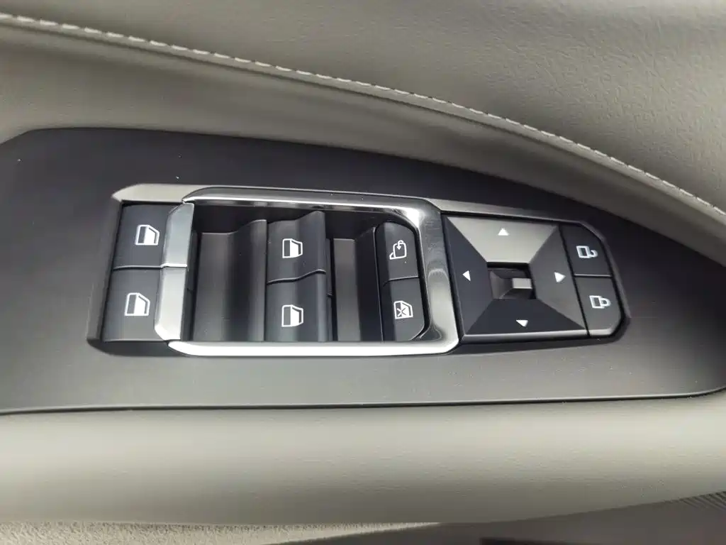 Mondeo 2026 2.0T EcoBoost Luxury купить на сайте DeffCars