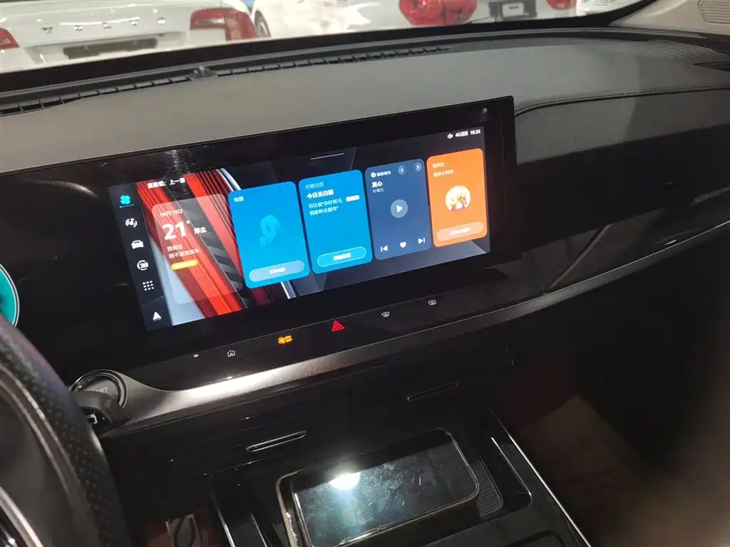 Roewe RX5 eMAX 2022 1.5T PHEV Fearless Exclusive Edition купить на сайте DeffCars