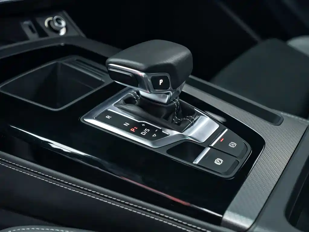 Audi Q5L 2024 40 TFSI luxury and dynamic model купить на сайте DeffCars