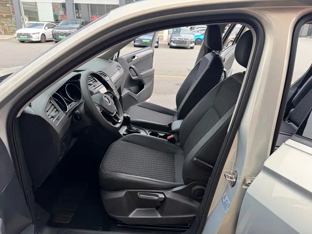 Tiguan L 2019 330TSI automatic two-wheel drive fashion version National VI купить на сайте DeffCars