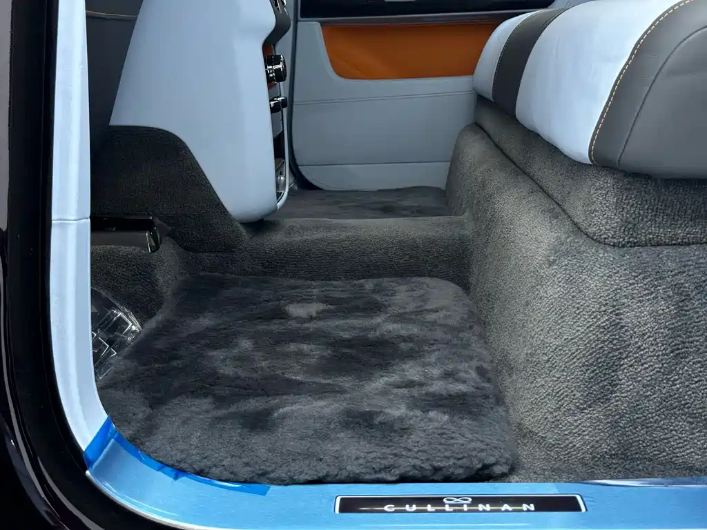 Cullinan 2024 Black Badge купить на сайте DeffCars