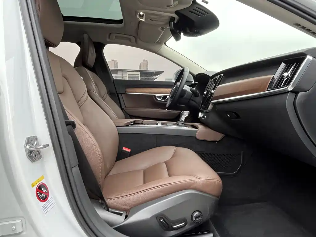 Volvo S90 2020 T5 Zhiyi Luxury Edition купить на сайте DeffCars