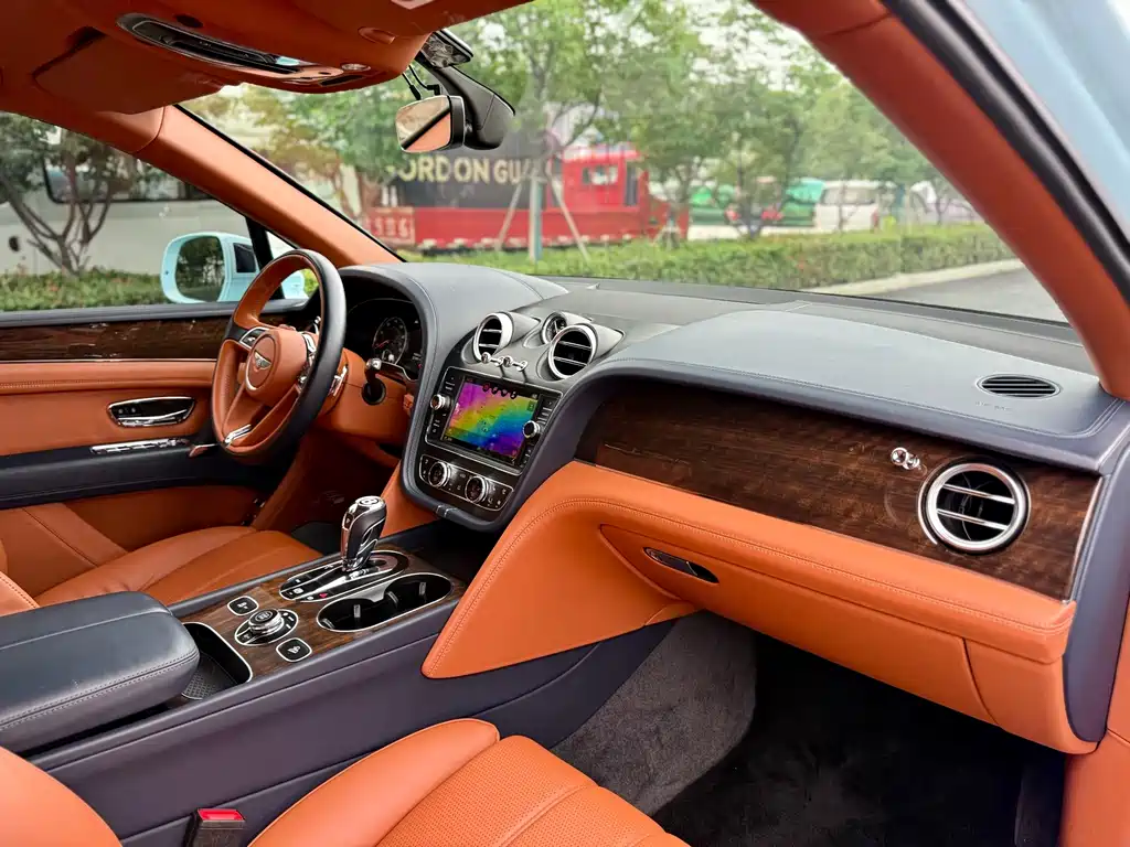 Bentayga 2018 4.0T V8 купить на сайте DeffCars