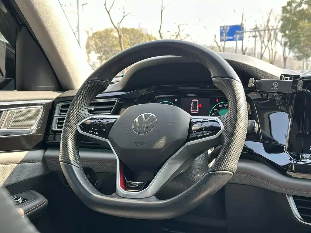 Touron 2022 380TSI four-wheel drive luxury version купить на сайте DeffCars