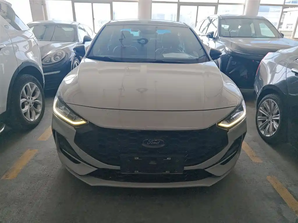 Focus 2022 Sedan EcoBoost 180 Automatic ST Line купить на сайте DeffCars