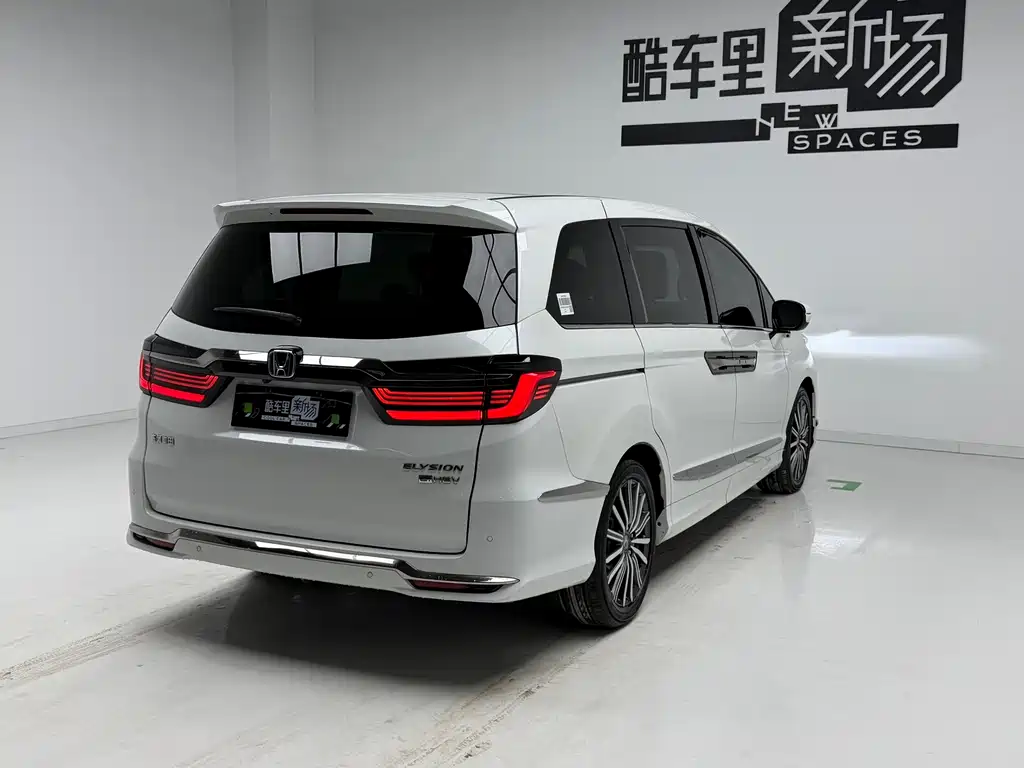 Alison 2022 2.0L e:HEV Luxury First Edition купить на сайте DeffCars