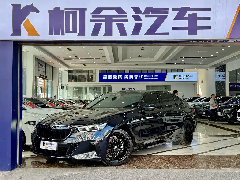 BMW 5 Series 2025 530Li Leading M Sports Package купить на сайте DeffCars