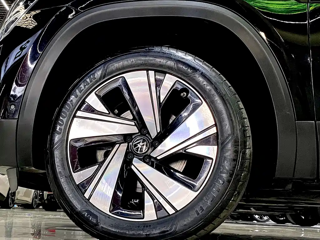 Touron 2024 380TSI four-wheel drive luxury version купить на сайте DeffCars