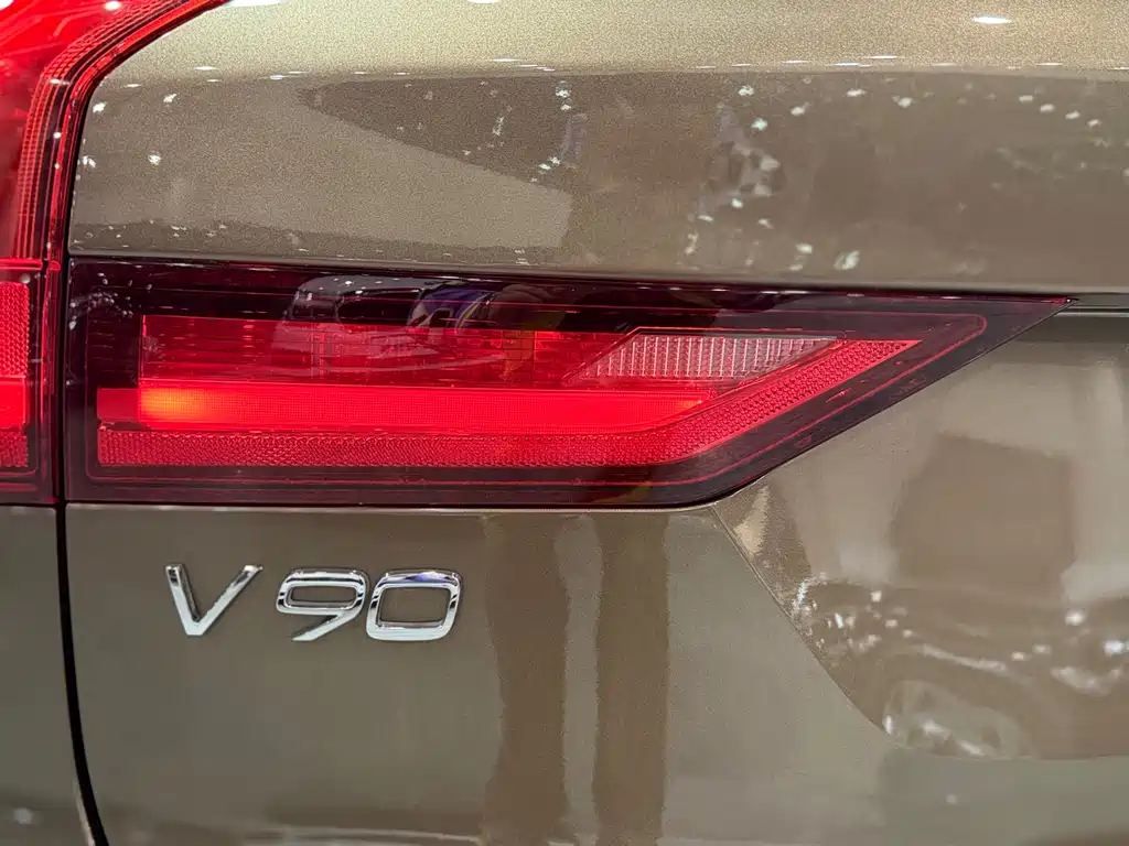 Volvo V90 2017 Cross Country T5 AWD Zhiyuan Edition купить на сайте DeffCars