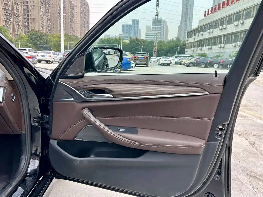 BMW 5 Series 2023 530Li Leading Luxury Package купить на сайте DeffCars