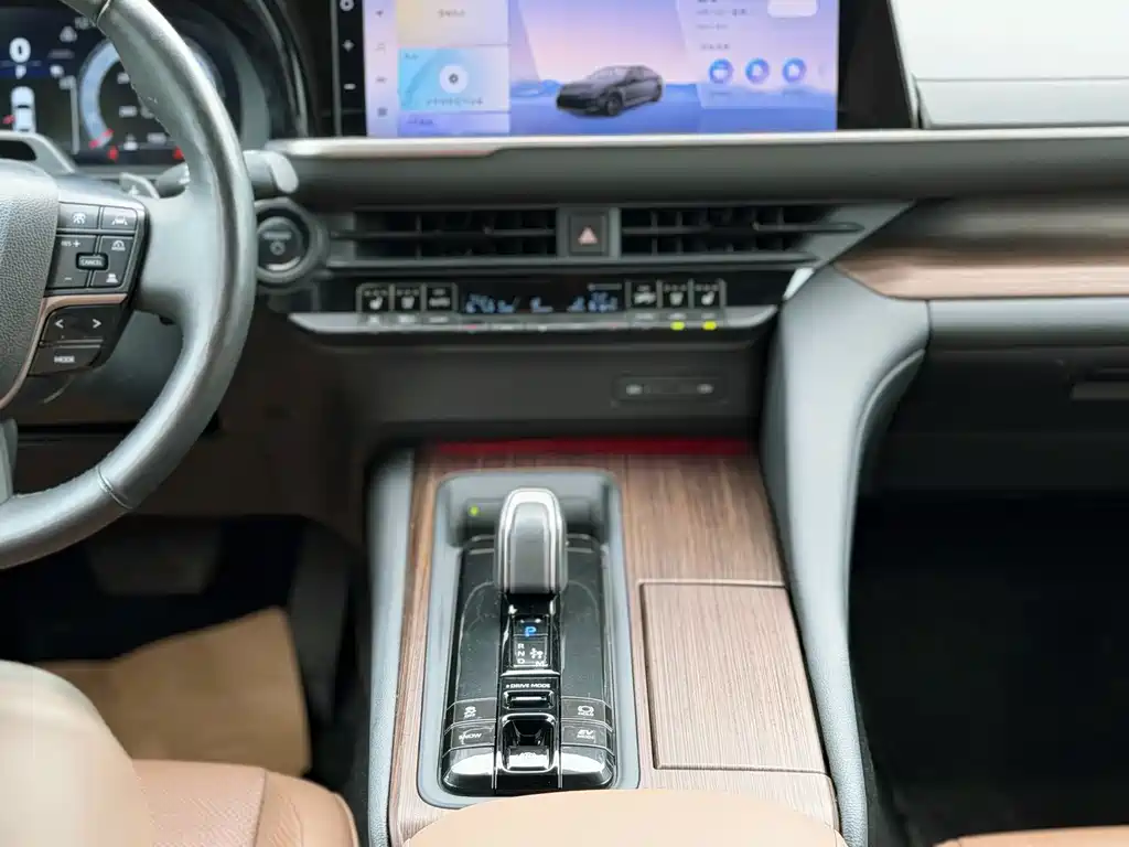 Crown Imports 2024 2.5L Supreme Edition купить на сайте DeffCars