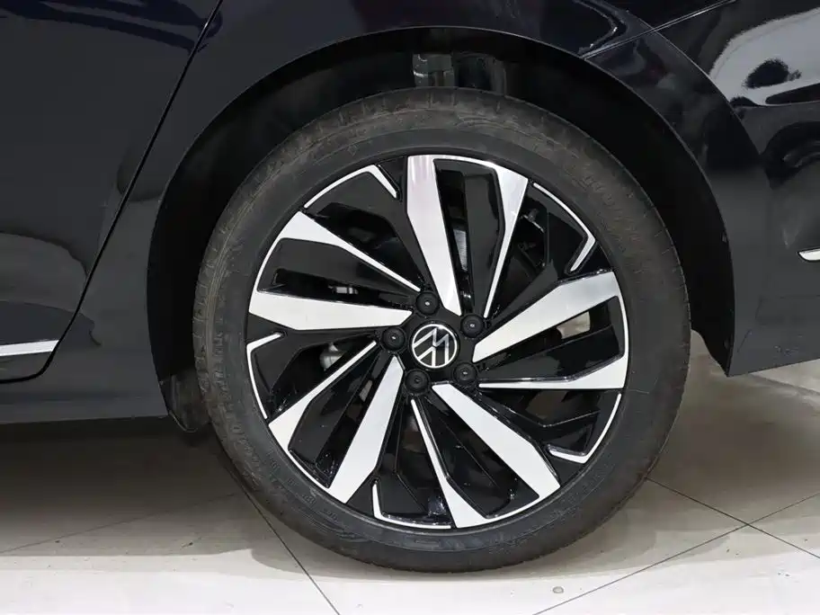 Passat 2023 facelift 330TSI luxury version купить на сайте DeffCars