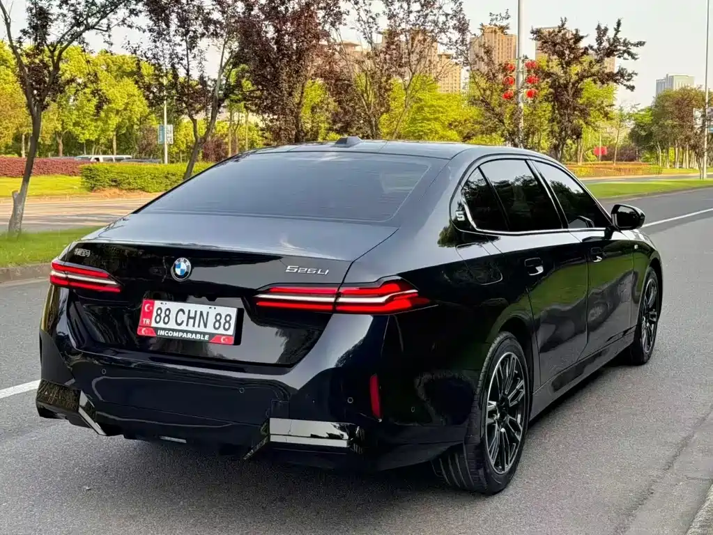 BMW 5 Series 2025 525Li M Sports Package купить на сайте DeffCars