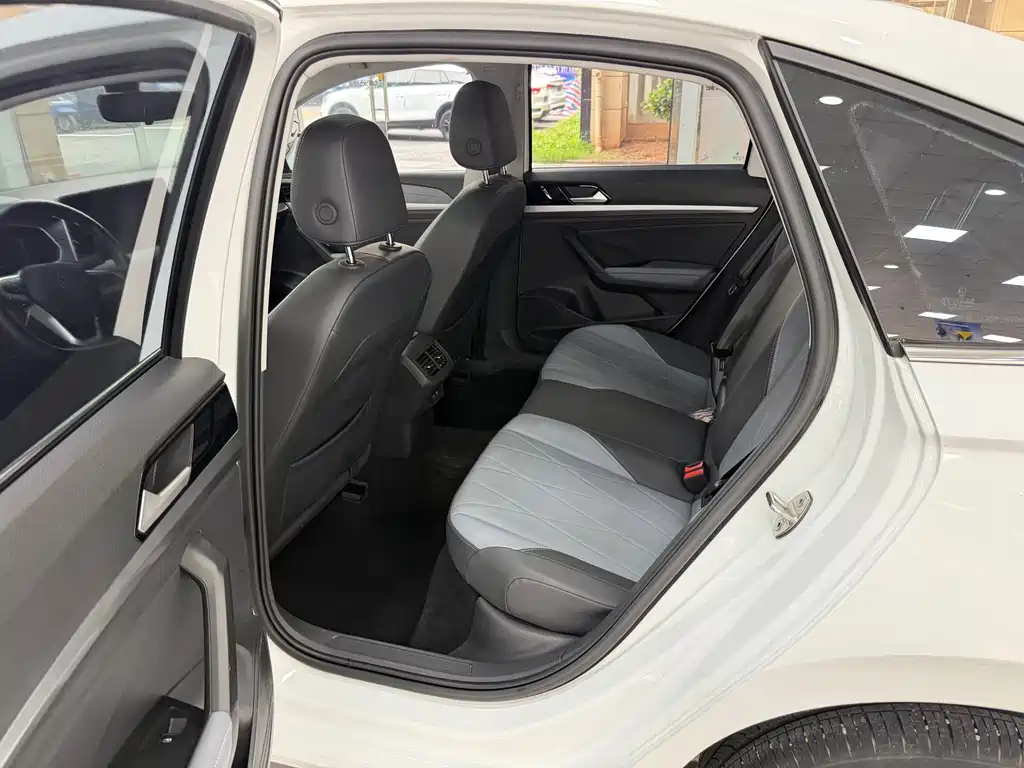 Lavida 2023 1.5L automatic 5 million version купить на сайте DeffCars
