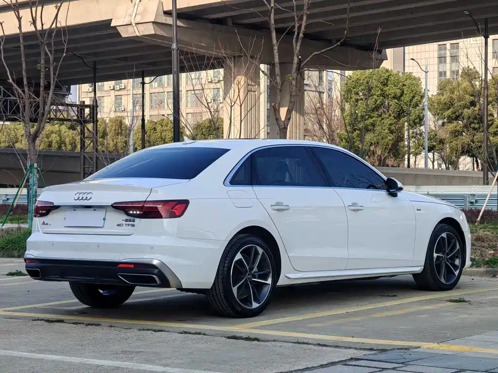 Audi A4L 2022 40 TFSI Fashionable and Dynamic купить на сайте DeffCars