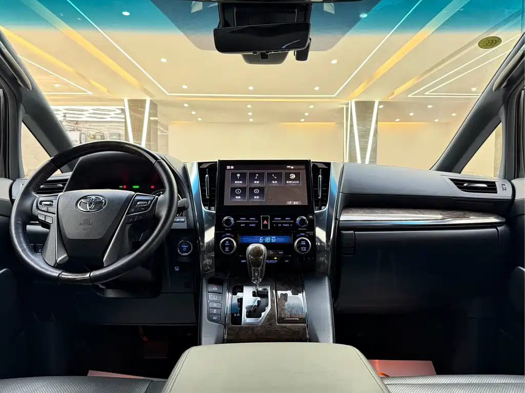 Wilfa 2023 Crown Dual Engine 2.5L HV Premium Edition купить на сайте DeffCars
