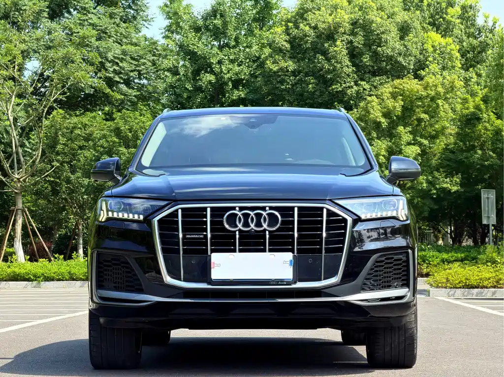 Audi Q7 2021 55 TFSI quattro S line sports version купить на сайте DeffCars