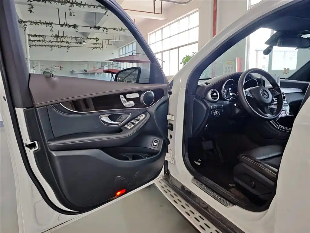 Mercedes-Benz GLC 2018 GLC 260 4MATIC luxury model купить на сайте DeffCars
