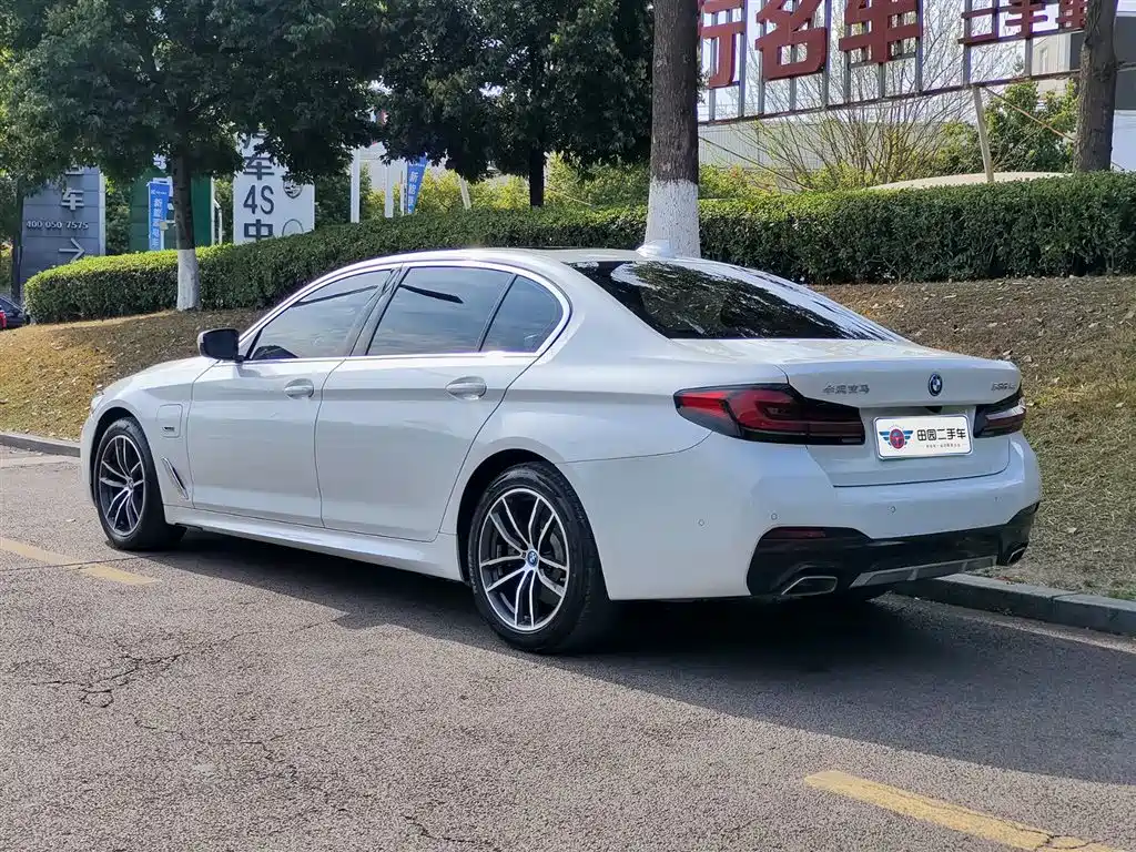BMW 5 Series New Energy 2022 Model 535Le M Sports Package купить на сайте DeffCars