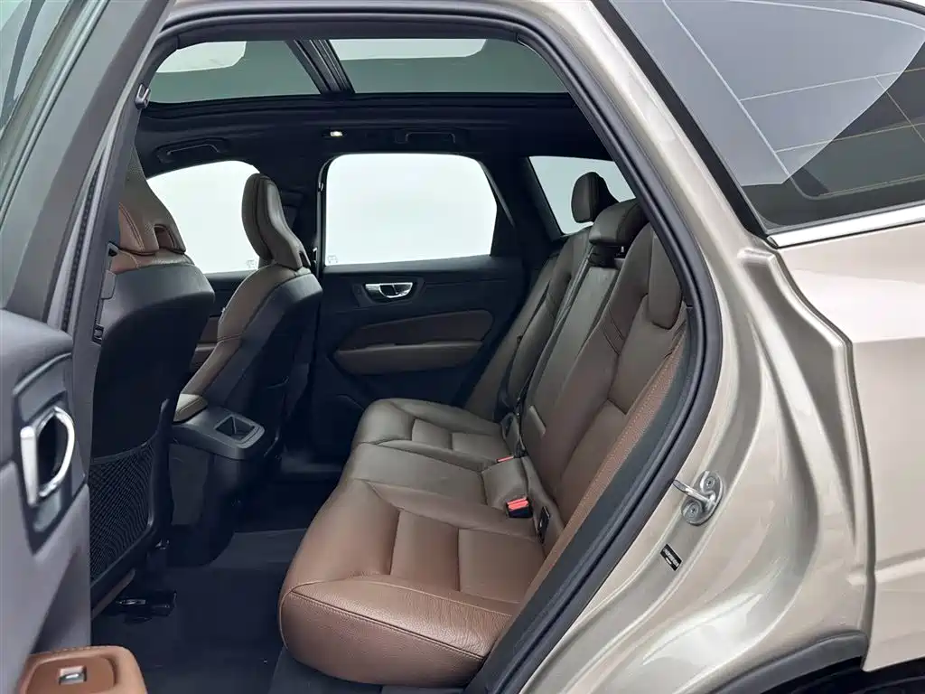 Volvo XC60 2025 B5 four-wheel drive Zhiyuan luxury version купить на сайте DeffCars