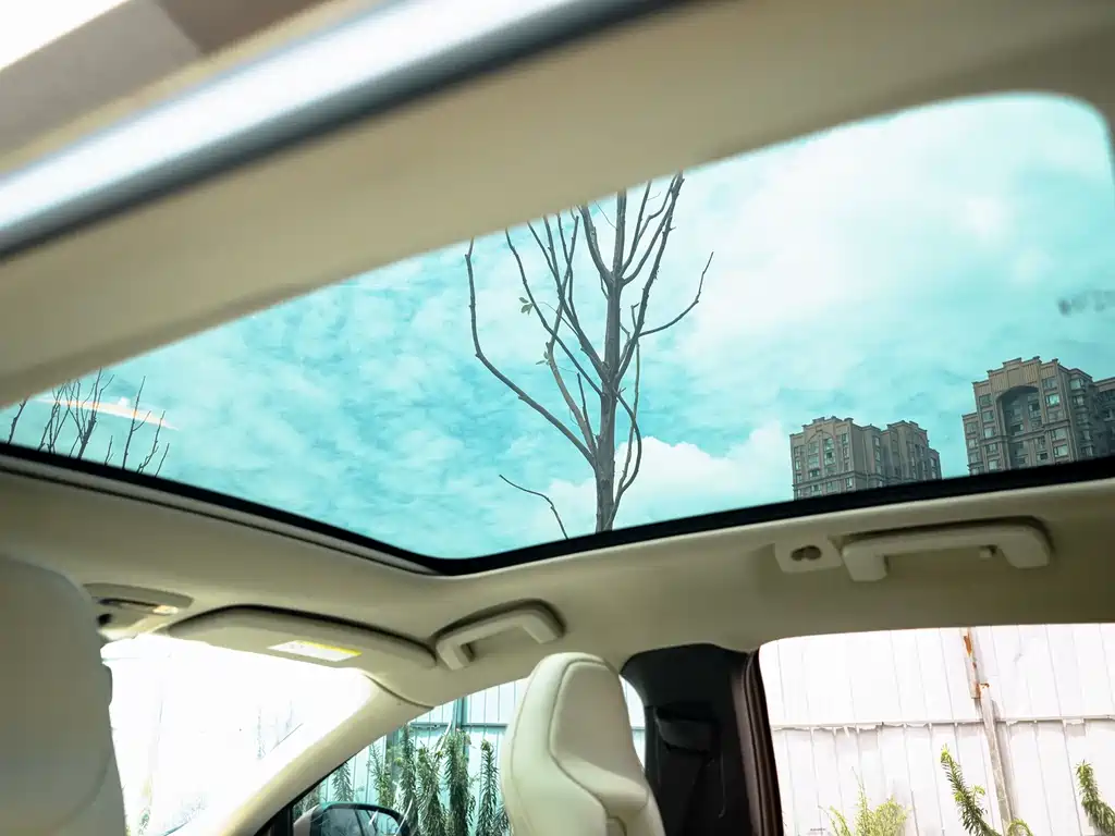 Volvo V40 2015 1.6T Zhiyi Edition купить на сайте DeffCars