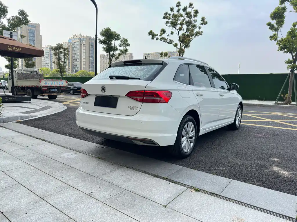 Lavida 2018 Hatchback 200TSI DSG Comfort Edition National V купить на сайте DeffCars