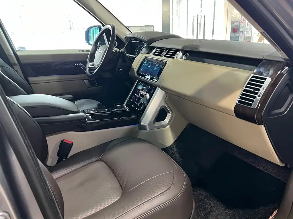 Range Rover 2022 3.0 L6 400PS Legendary Extended Classic Edition купить на сайте DeffCars