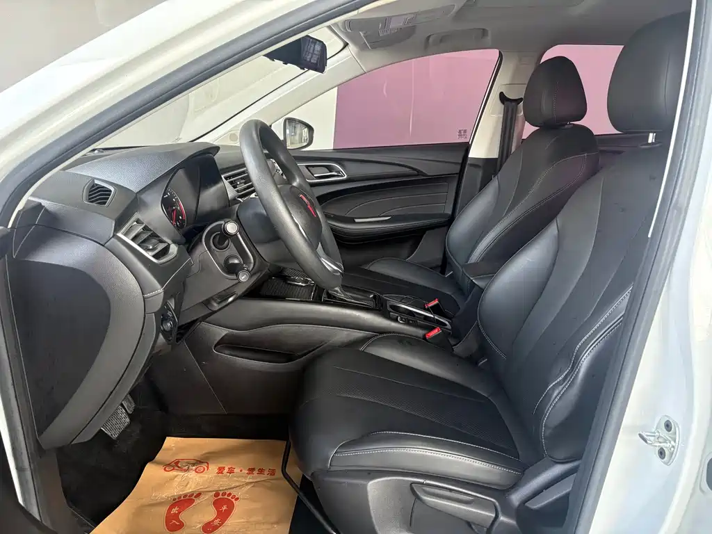 Roewe i5 2019 1.5L automatic 4G Internet leading flagship version купить на сайте DeffCars