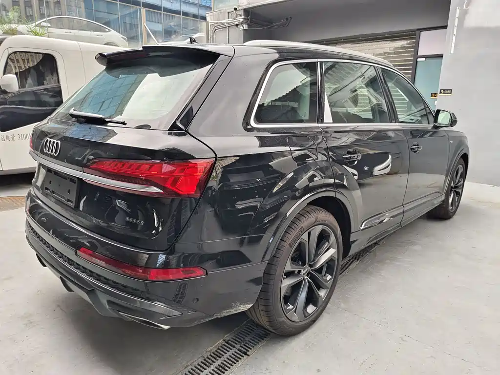 Audi Q7 2025 55 TFSI quattro S line sports купить на сайте DeffCars