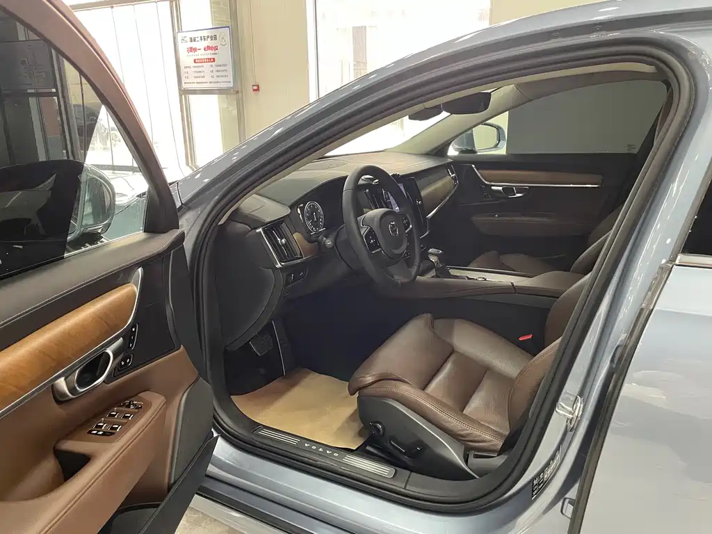 Volvo S90 2020 T5 Zhiyuan Luxury Edition купить на сайте DeffCars