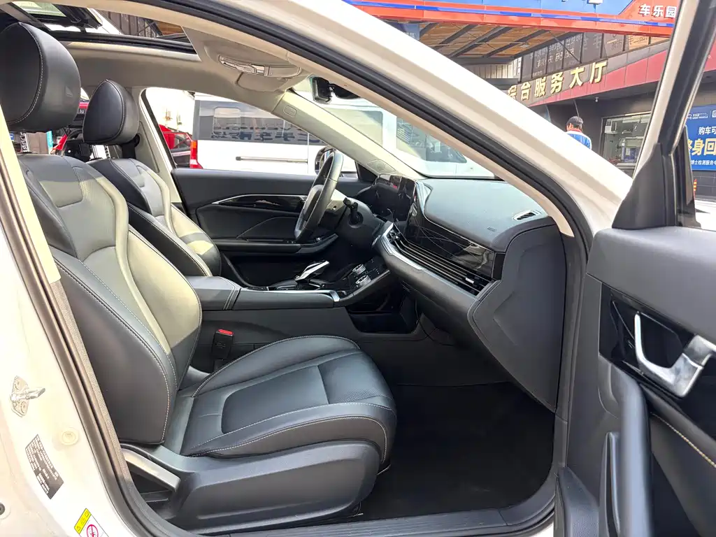 Pentium B70 2021 1.5T Automatic 15th Anniversary Edition купить на сайте DeffCars