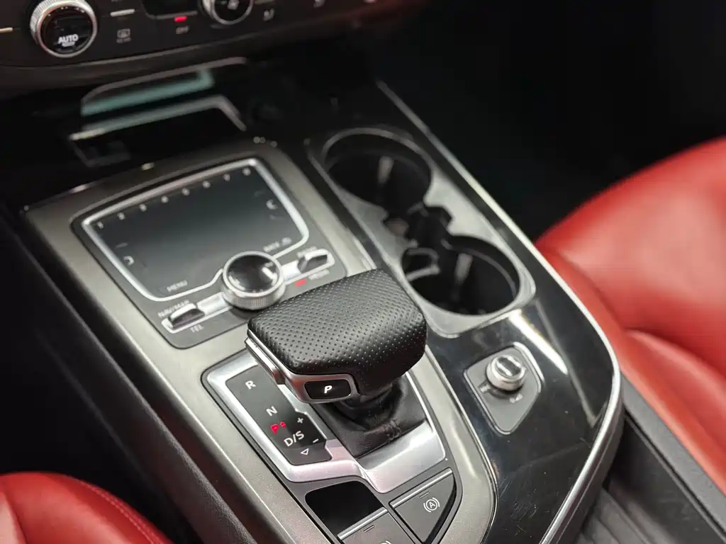 Audi Q7 2016 40 TFSI S line sports model купить на сайте DeffCars