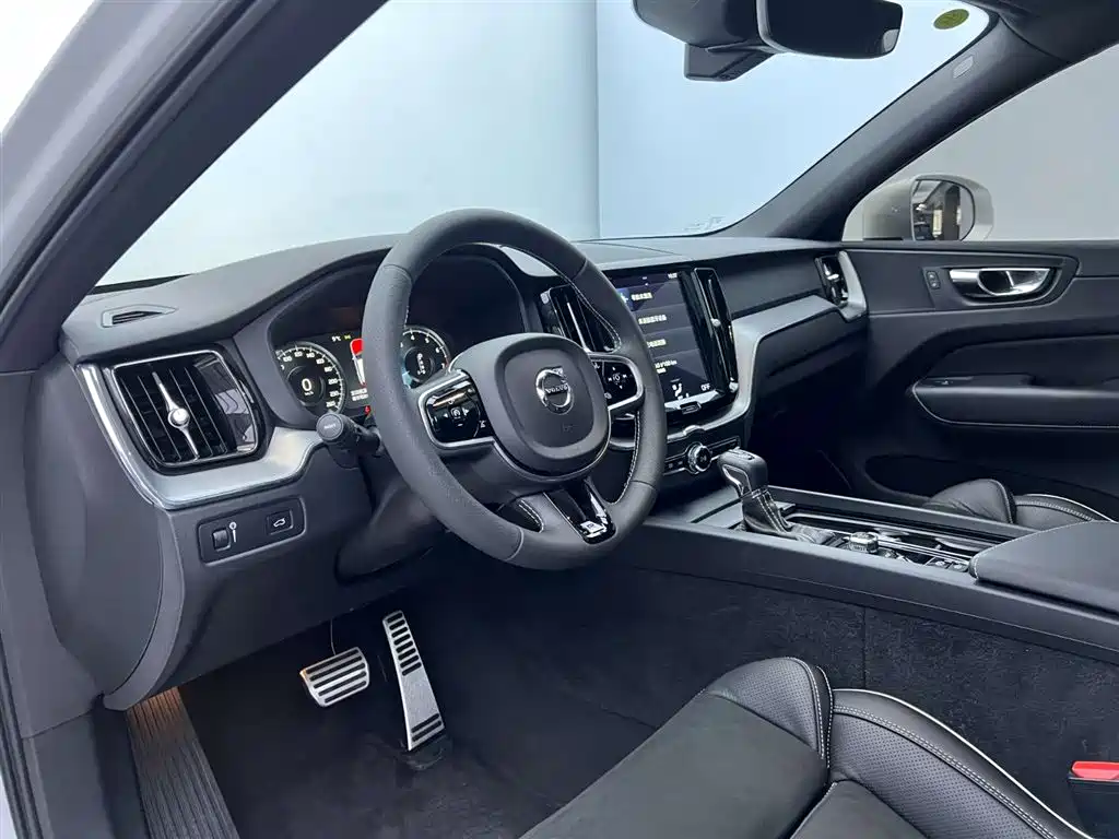 Volvo XC60 2018 T5 four-wheel drive Zhiyuan Sport Edition купить на сайте DeffCars