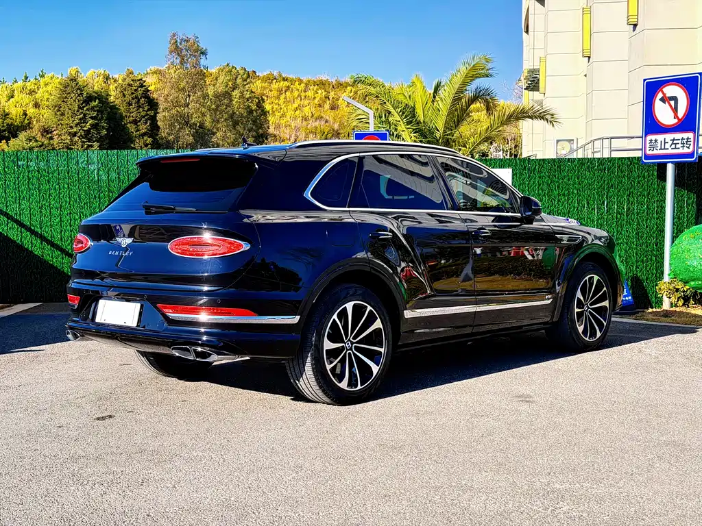 Bentayga 2021 4.0T V8 купить на сайте DeffCars