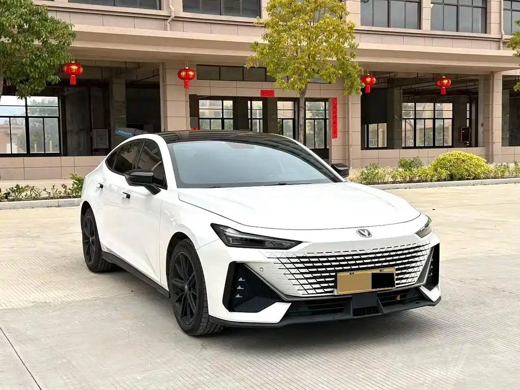 Changan UNI-V 2022 1.5T premium model купить на сайте DeffCars