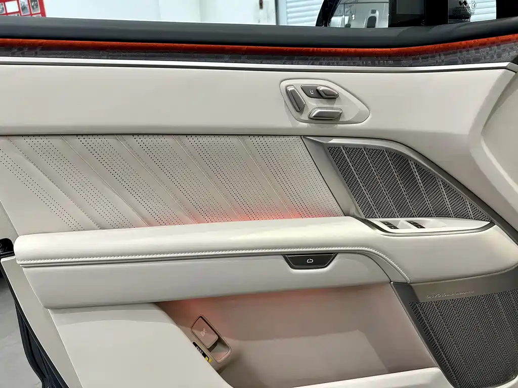 Ledo L90 2025 Ultra six-seater version купить на сайте DeffCars