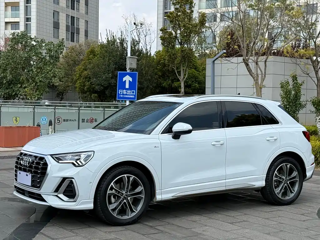 Audi Q3 2022 40 TFSI Fashionable and Dynamic купить на сайте DeffCars
