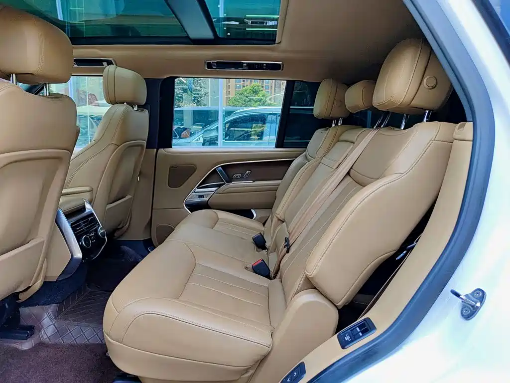 Range Rover 2024 3.0 L6 400PS Extended Edition, seven seats купить на сайте DeffCars