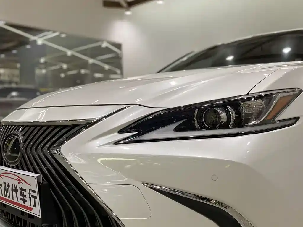 Lexus ES 2020 200 Excellence Edition купить на сайте DeffCars