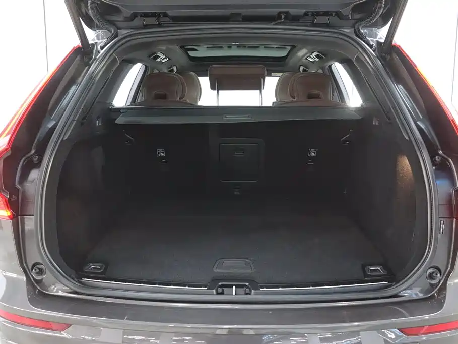 Volvo XC60 2025 B5 four-wheel drive Zhiyuan luxury version купить на сайте DeffCars
