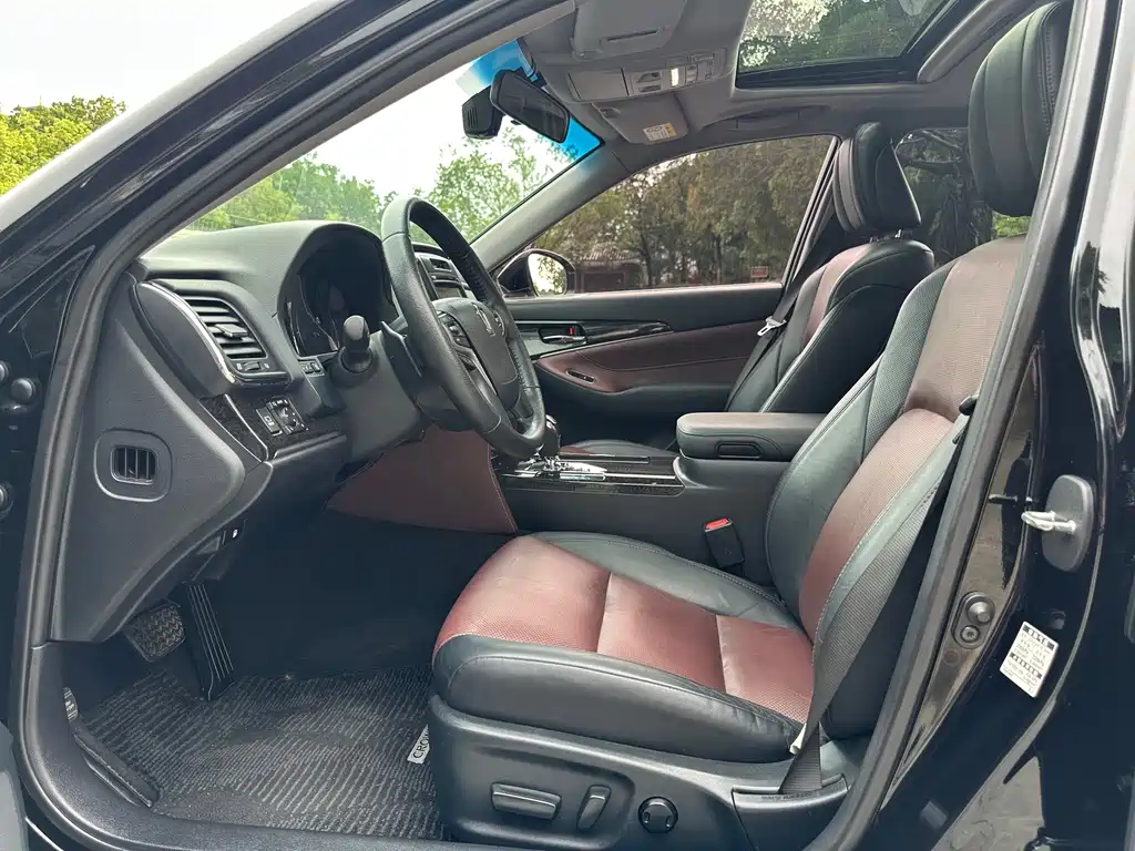 Crown 2018 2.0T Sports Edition купить на сайте DeffCars